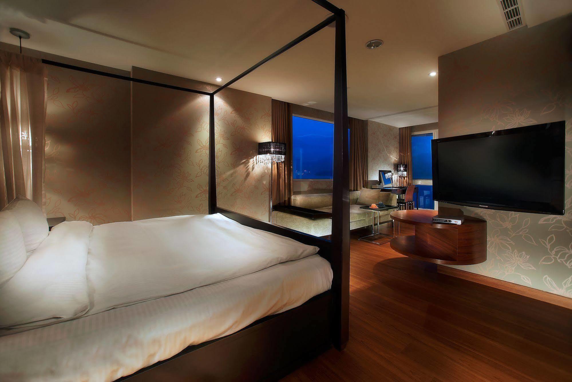 Spa Home Sun Moon Lake Luxury Lakeside Hotel Yuchi Luaran gambar